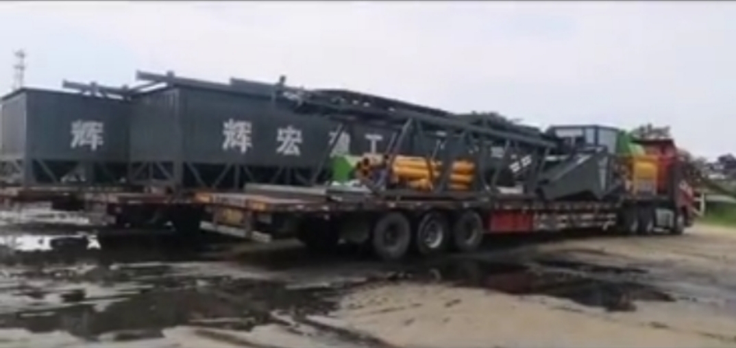 輝宏混凝土攪拌站發(fā)貨中 輝宏混凝土攪拌站發(fā)貨中
